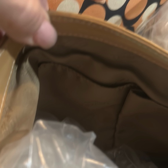 Elegant Tan Leather Shoulder Bag - Picture 10 of 10